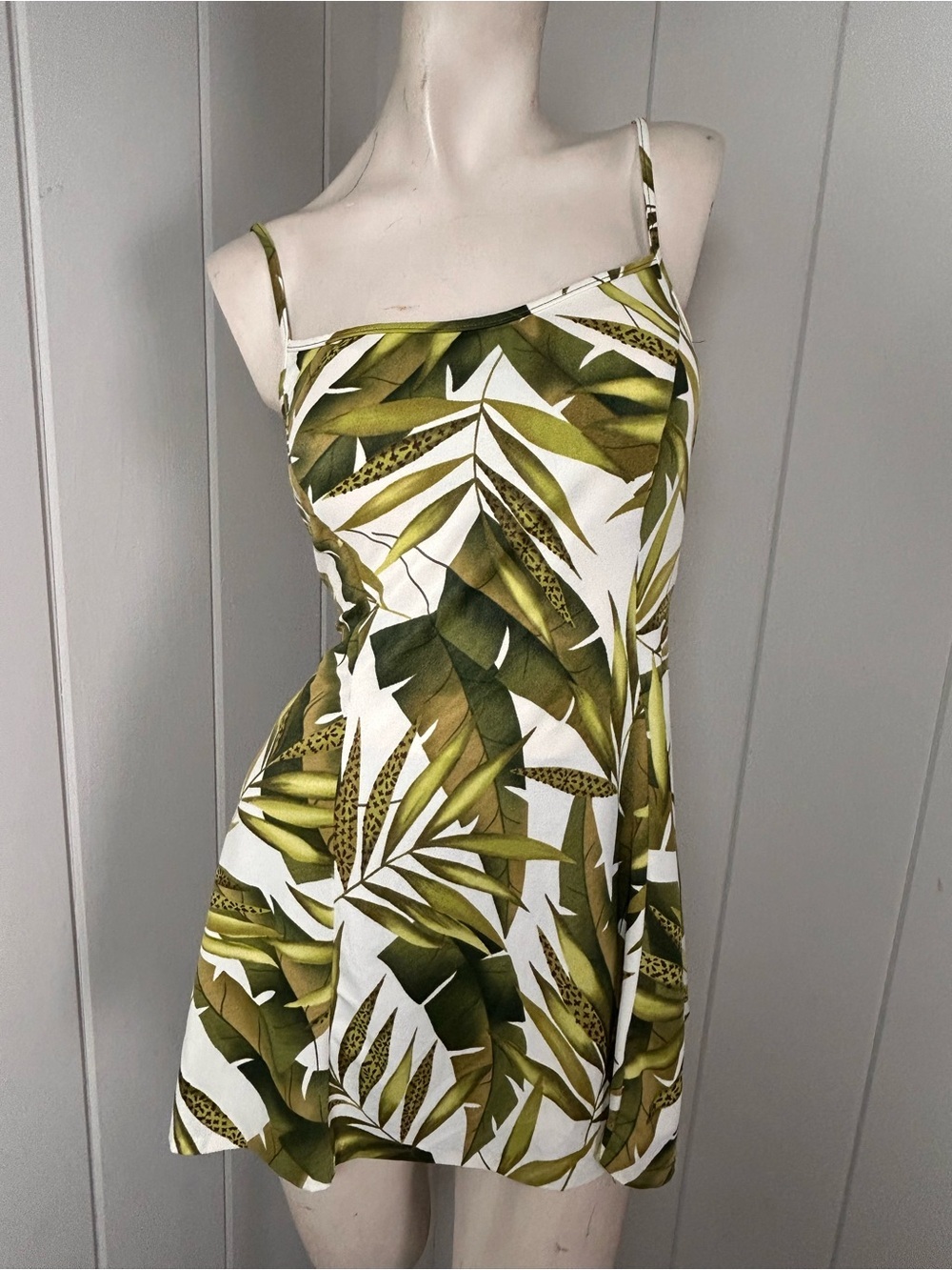 Slender Thighs Swimdress 1 Piece Swimsuit Size 14 Green Leaf Print Tummy Control